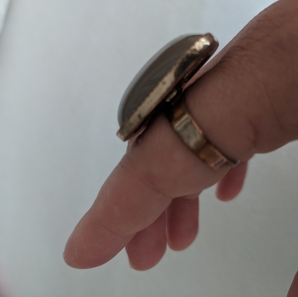 Gray rectangular statement ring - Picture 2 of 4